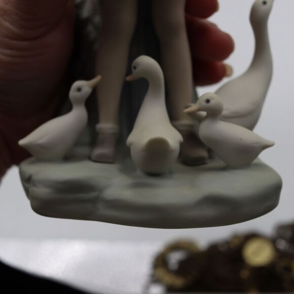 Lladro Vintage Girl With Geese Porcelain Figurine 12” Umbrella Spain Collectible - Picture 5 of 16